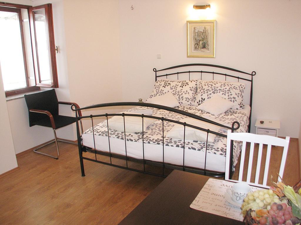Apartment Noa Kaštel Kambelovac Zimmer foto